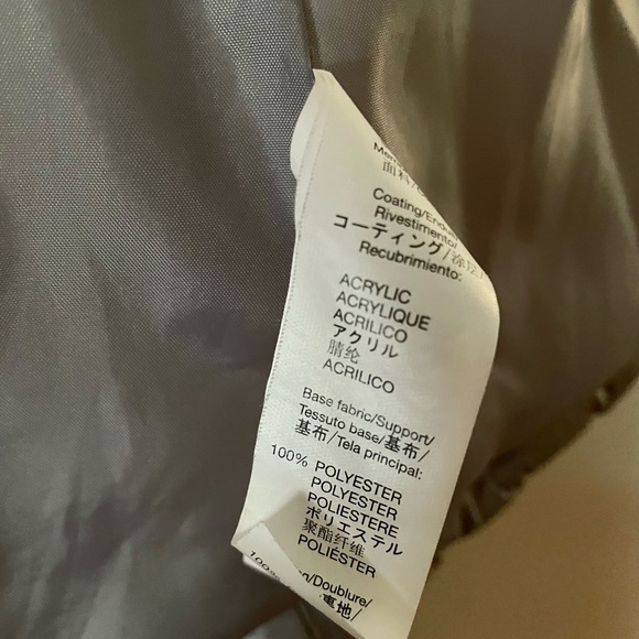 Gap, size M, zip and snap closure - Picture 4 of 4